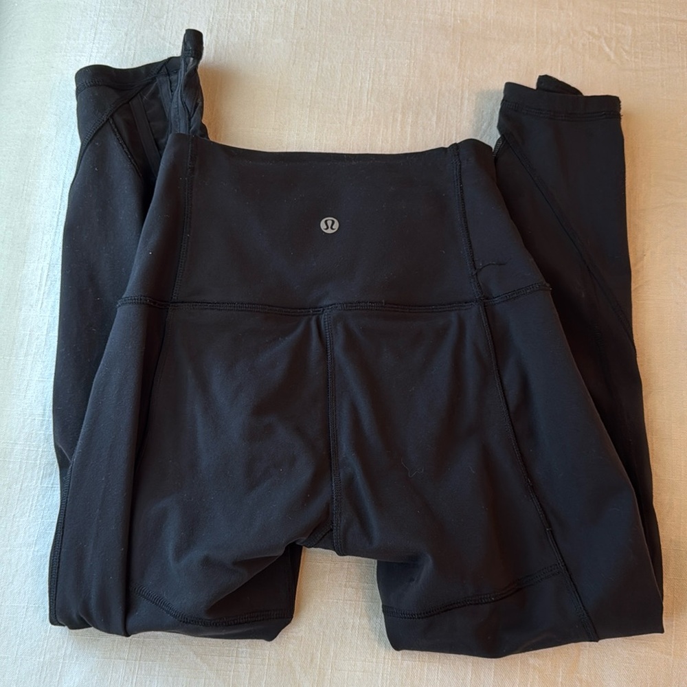 Black lulu capri leggings